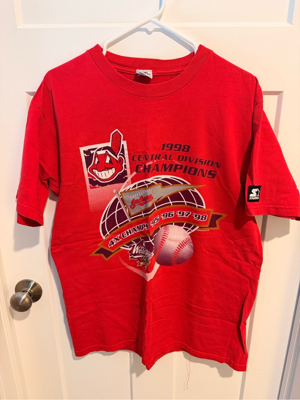 STARTER Red Cleveland Indians 1998 Champions Graphic Tee